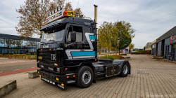 20251019-Tom-Holding-00001